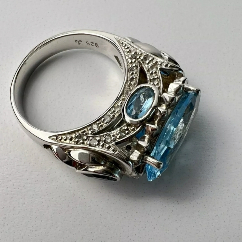 Rare and Vintage Estate Victoria Wieck Genuine Sky Blue Topaz Ring - Picture 4 of 16